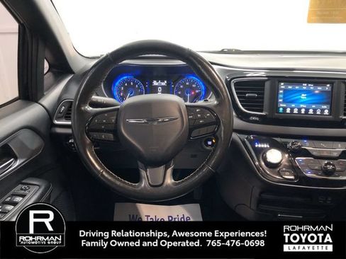 Used 2019 Chrysler Pacifica Touring-L w/ S Appearance Package FWD image 15