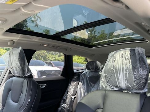 Certified 2025 Volvo XC60 B5 Ultra w/ Protection Package Premier image 11