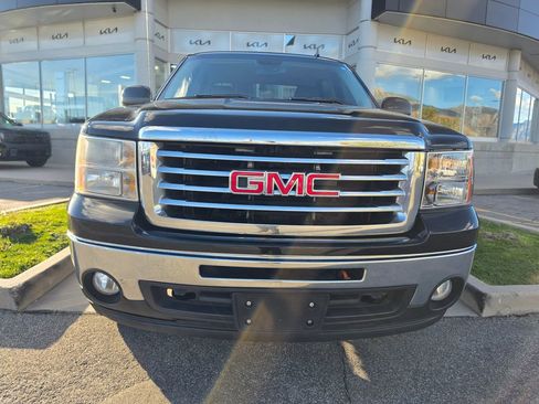 Used 2009 GMC Sierra 1500 SLT w/ All-Terrain Package AWD/4WD image 2