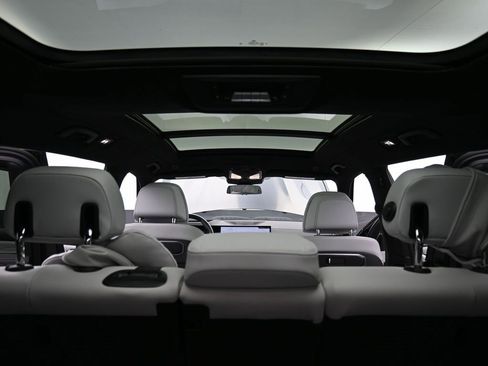 Used 2025 BMW X7 xDrive40i w/ Premium Package image 19