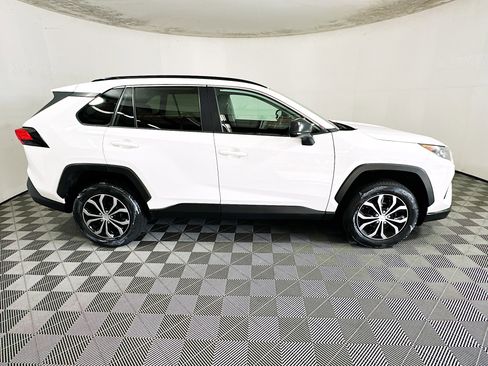 Used 2019 Toyota RAV4 LE image 2