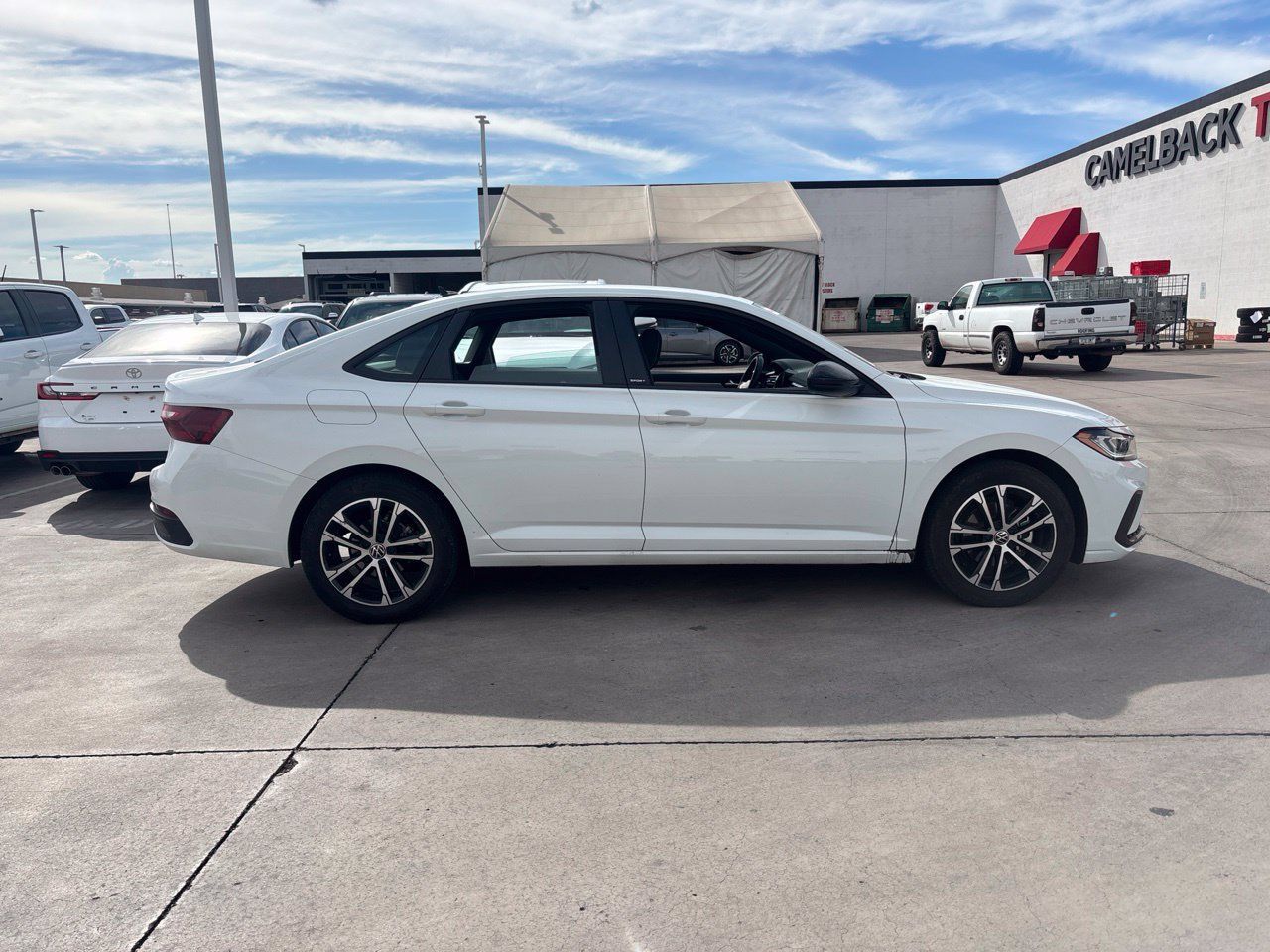 Used 2025 Volkswagen Jetta Sport FWD image 3