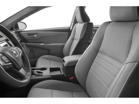 Used 2015 Toyota Camry SE w/ Moonroof Package FWD image 6