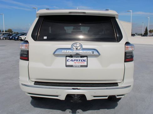Used 2017 Toyota 4Runner Limited AWD/4WD image 4
