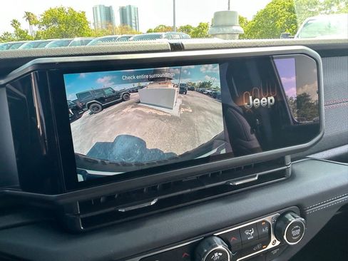 New 2024 Jeep Wrangler Unlimited Rubicon image 10