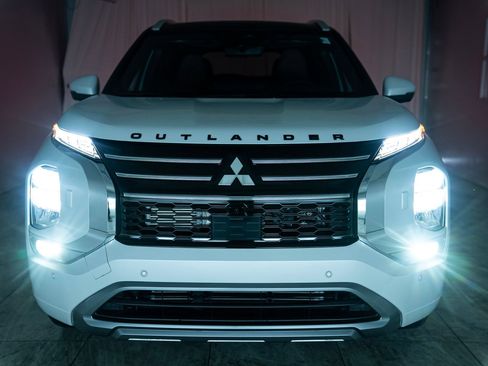 New 2025 Mitsubishi Outlander SEL image 31