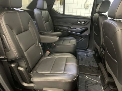 Used 2023 Chevrolet Traverse RS w/ LPO, Floor Liner Package FWD image 21
