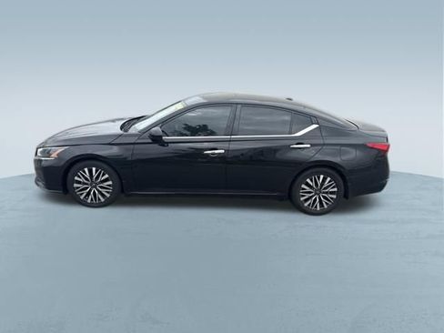 Used 2023 Nissan Altima 2.5 SV w/ SV Premium Package FWD image 10