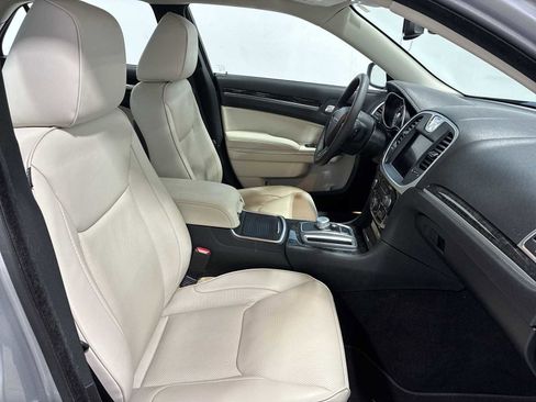 Used 2022 Chrysler 300 Touring L w/ Comfort Group image 24