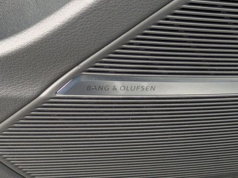 Used 2025 Audi Q8 Prestige w/ Prestige Package image 22