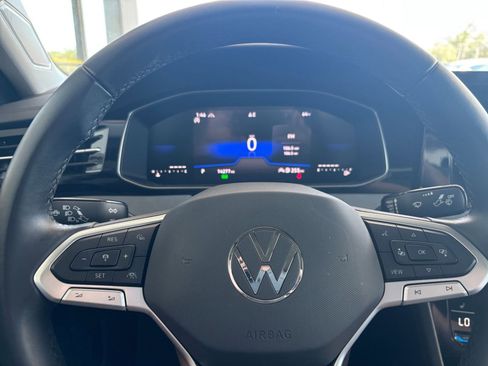 Used 2025 Volkswagen Jetta SE image 32