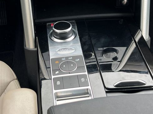 Used 2019 Land Rover Discovery HSE image 24