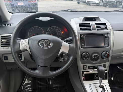 Used 2013 Toyota Corolla image 47