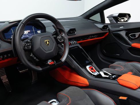 Used 2021 Lamborghini Huracan EVO image 11