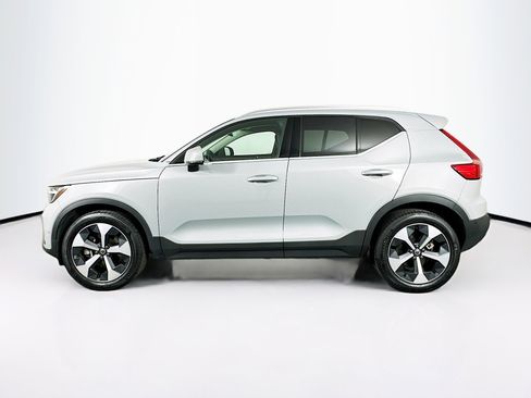 Used 2025 Volvo XC40 B5 Plus AWD/4WD image 4