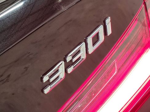 Used 2023 BMW 330i Sedan w/ Premium Package image 25