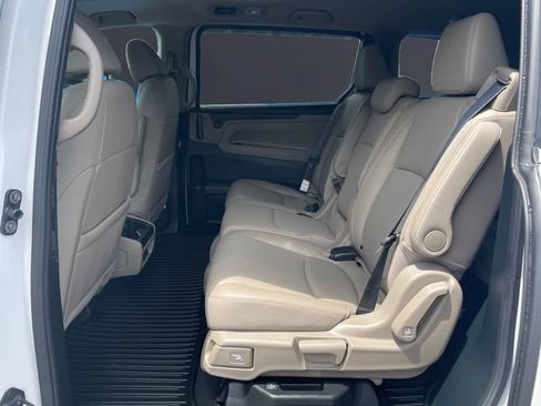Certified 2024 Honda Odyssey EX-L image 13