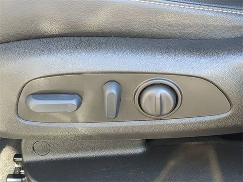 Used 2023 GMC Acadia SLT w/ Technology Package image 24