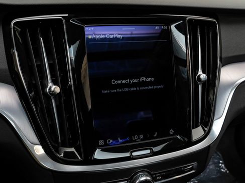 Used 2024 Volvo S60 B5 Core image 31