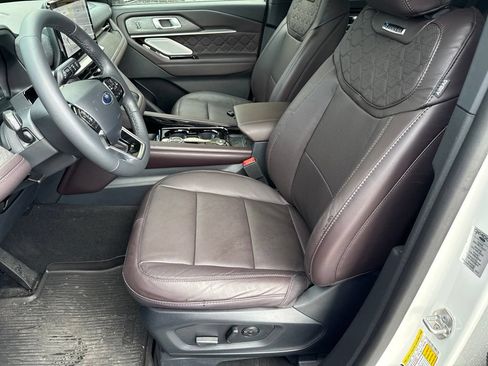 Used 2026 Ford Explorer Platinum w/ LUX Leather Package AWD/4WD image 18