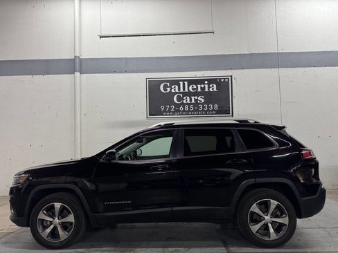 Used 2019 Jeep Cherokee Limited AWD/4WD image 1