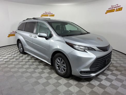 Used 2021 Toyota Sienna LE FWD image 8