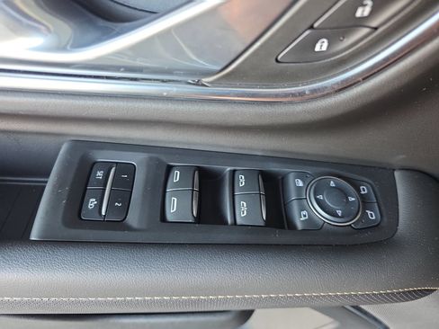 Used 2024 Chevrolet Tahoe Premier AWD/4WD image 27