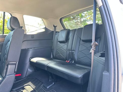Used 2024 Volkswagen Atlas SE w/ Panoramic Sunroof Package AWD/4WD image 19