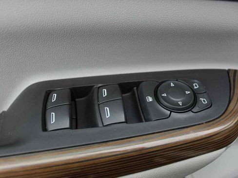 Used 2017 GMC Acadia SLE FWD image 11