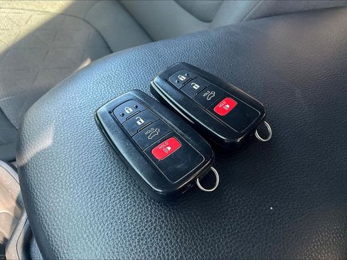 Used 2024 Toyota RAV4 XLE w/ Convenience Package image 14