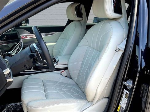Used 2025 BMW 750e xDrive AWD/4WD image 12