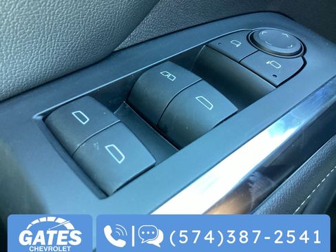 Used 2025 Chevrolet Traverse LT image 28
