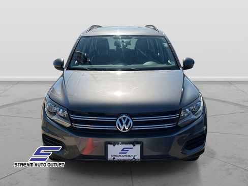 Used 2018 Volkswagen Tiguan Limited w/ Premium Package image 2