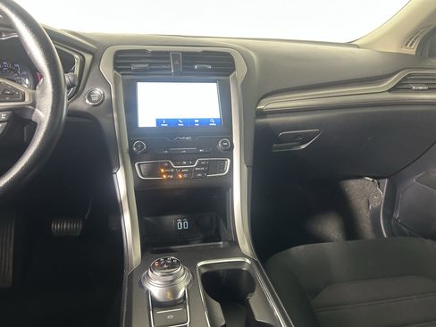 Used 2020 Ford Fusion SE image 23