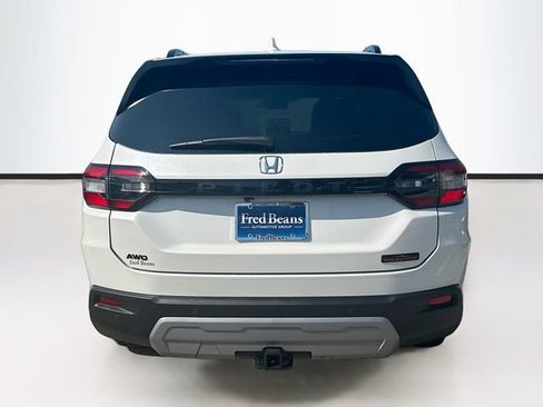 Certified 2025 Honda Pilot TrailSport image 6