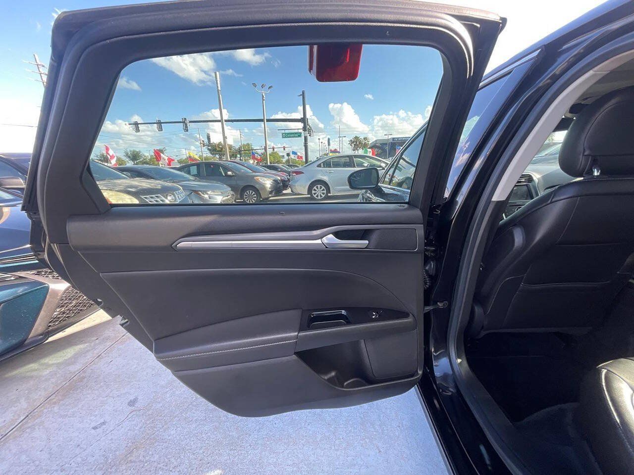 Used 2014 Ford Fusion Titanium FWD image 8