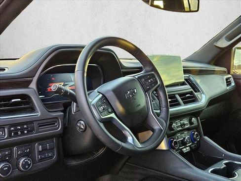 Used 2024 Chevrolet Suburban Z71 w/ Luxury Package image 9