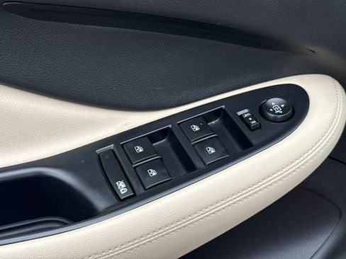 Used 2020 Buick Envision Essence FWD image 22