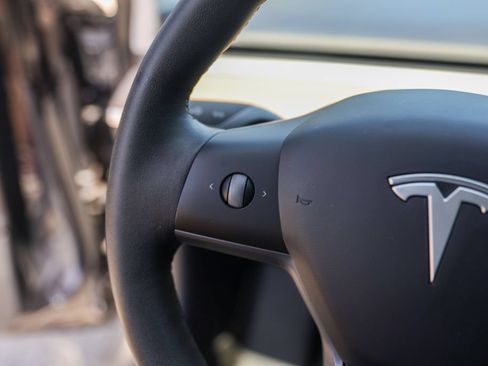 Used 2021 Tesla Model 3 Standard Range Plus RWD image 13