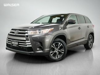 Used 2018 Toyota Highlander LE AWD/4WD video 1