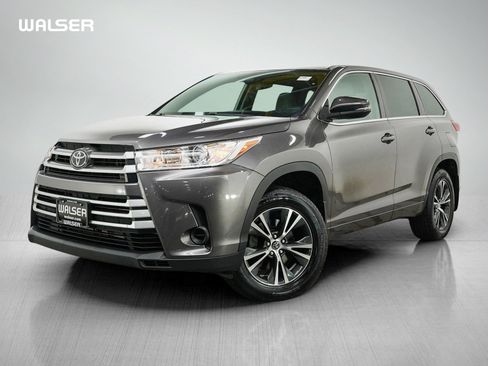 Used 2018 Toyota Highlander LE AWD/4WD image 1