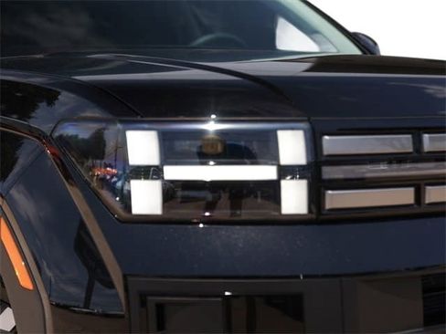 Certified 2025 Hyundai Santa Fe SE w/ Tow & Go Package image 7