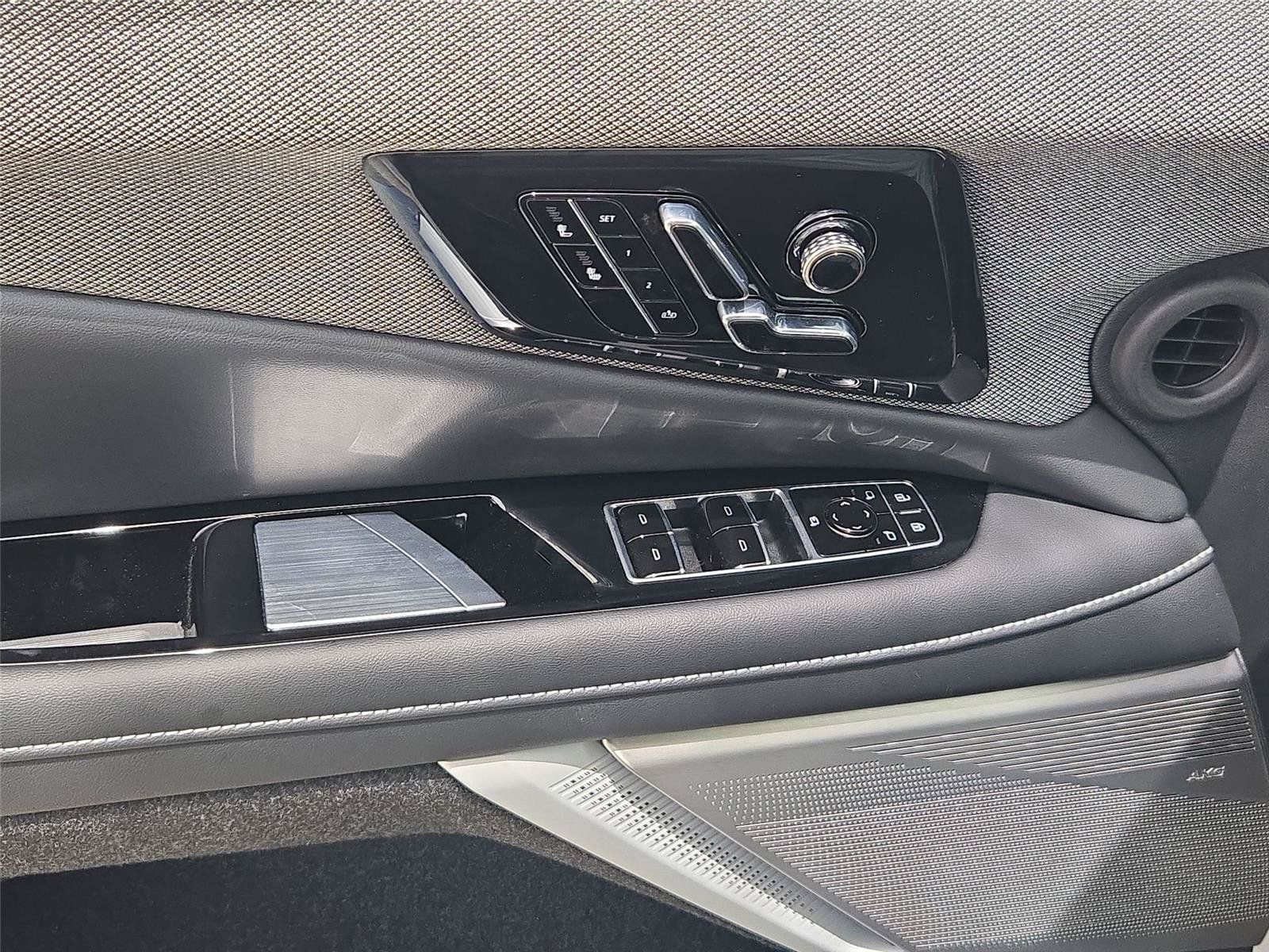 New 2026 Cadillac Optiq Luxury 1 w/ LPO, Floor Liner Package AWD/4WD image 24
