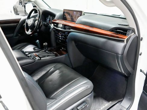 Used 2017 Lexus LX 570 4WD image 20