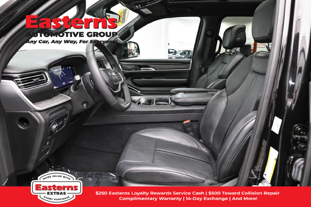 Used 2024 Jeep Wagoneer Series III w/ Premium Group I AWD/4WD image 15