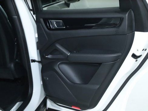 Used 2021 Porsche Cayenne Coupe image 31