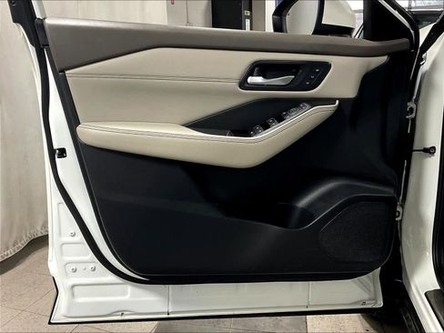 Used 2023 Nissan Rogue SL w/ SL Premium Package image 9
