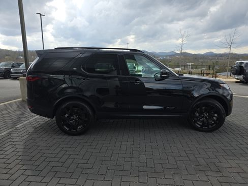 Certified 2025 Land Rover Discovery S image 4