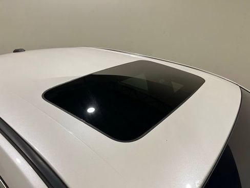 Used 2018 Ford Taurus Limited image 13