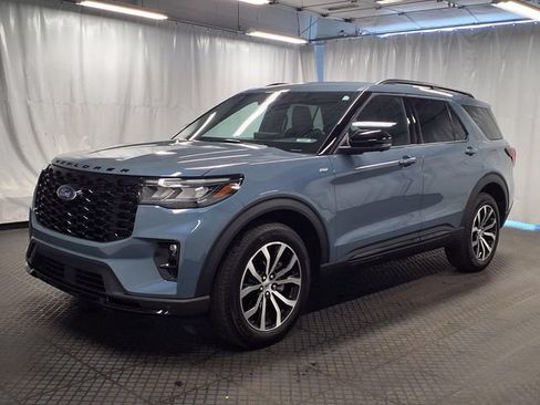 Used 2025 Ford Explorer ST-Line AWD/4WD image 5